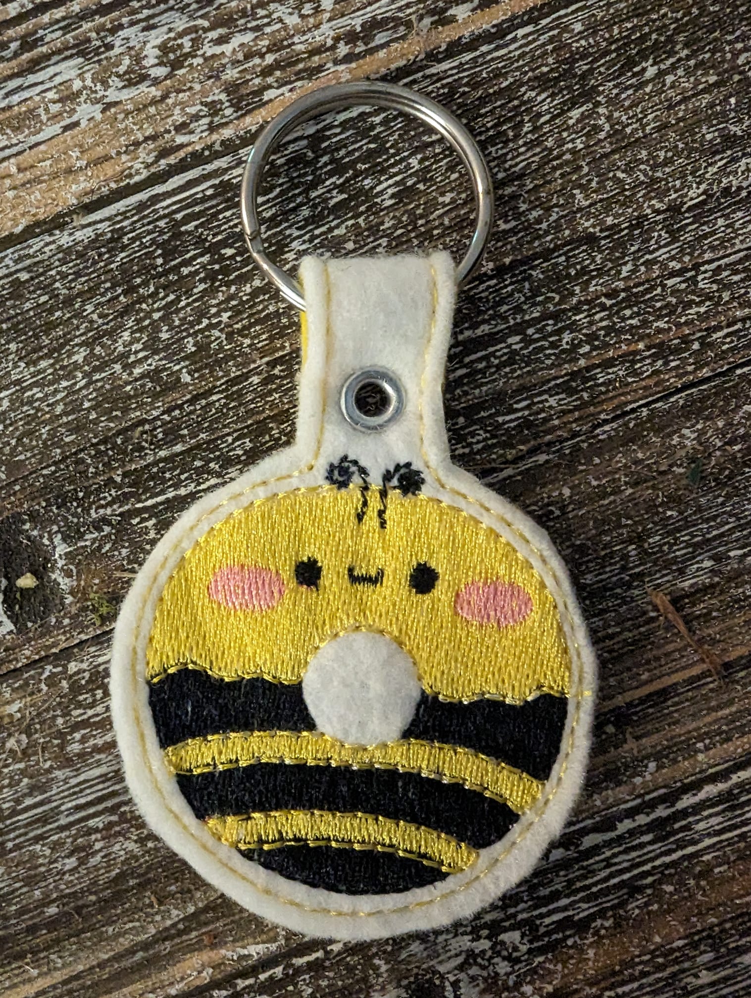ITH Digital Embroidery Pattern for Donut Bee Snap Tab / Key Chain, 4X4 ...
