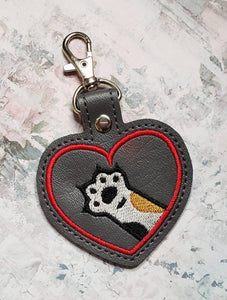 ITH Digital Embroidery Pattern for Calico Cat Paw in Heart Snap Tab / Key Chain, 4X4 Hoop