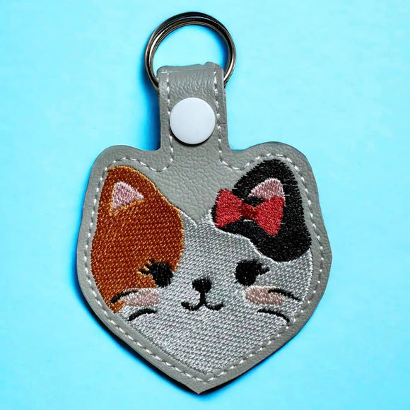 ITH Digital Embroidery Pattern for Heart Cat Snap Tab / Key Chain, 4X4 Hoop