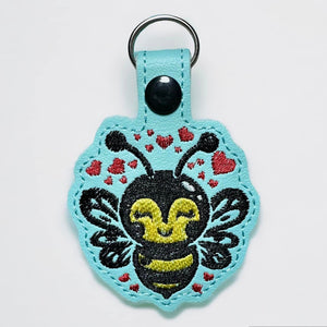 ITH Digital Embroidery Pattern fr Bee in Love Snap Tab / Key Chain, 4X4 Hoop