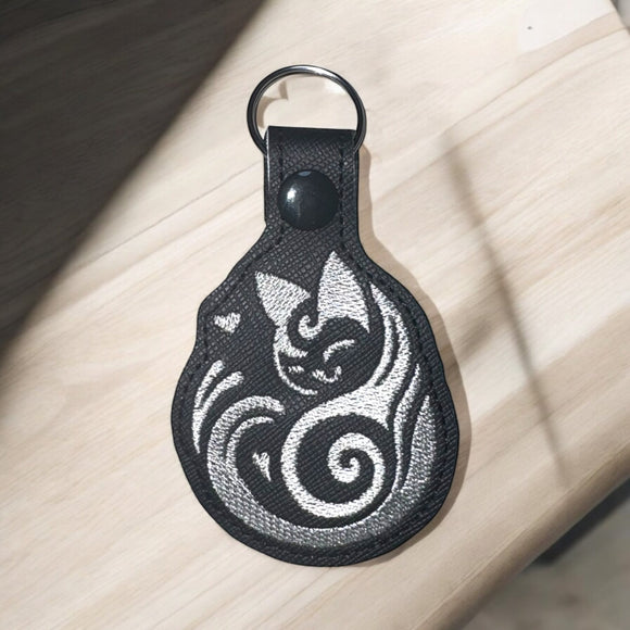 ITH Digital Embroidery Pattern for Curled up Kitty Snap Tab / Keychain, 4X4 Hoop