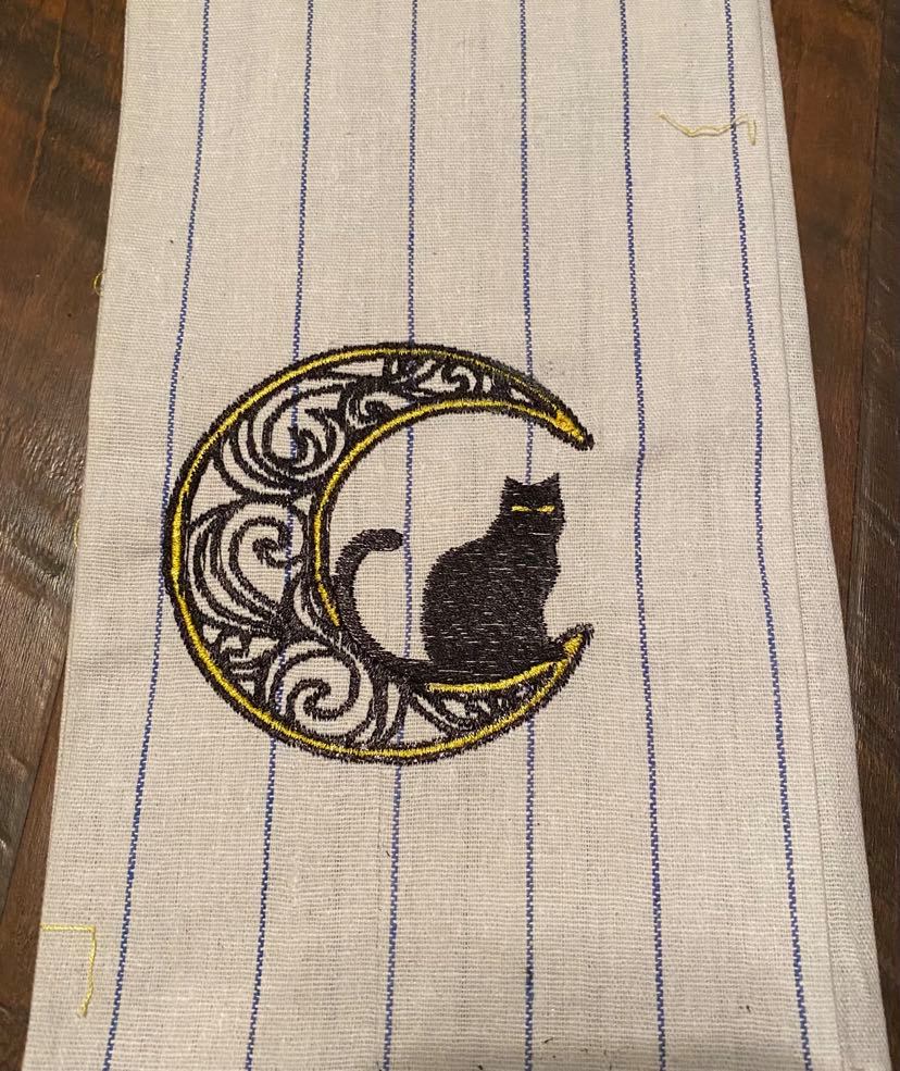 ITH Digital Embroidery Pattern for Filigree Crescent Cat 4X4 Stand Alo ...