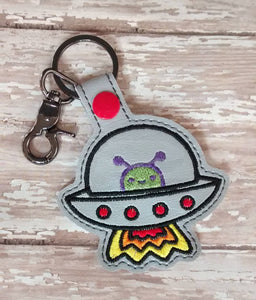ITH Digital Embroidery Pattern for Alien Ship Applique Snap Tab / Key Chain, 4X4 Hoop