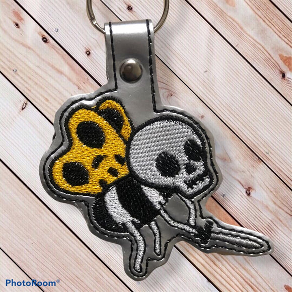ITH Digital Embroidery Pattern for Bee Skull Snap Tab / Keychain, 4X4 Hoop