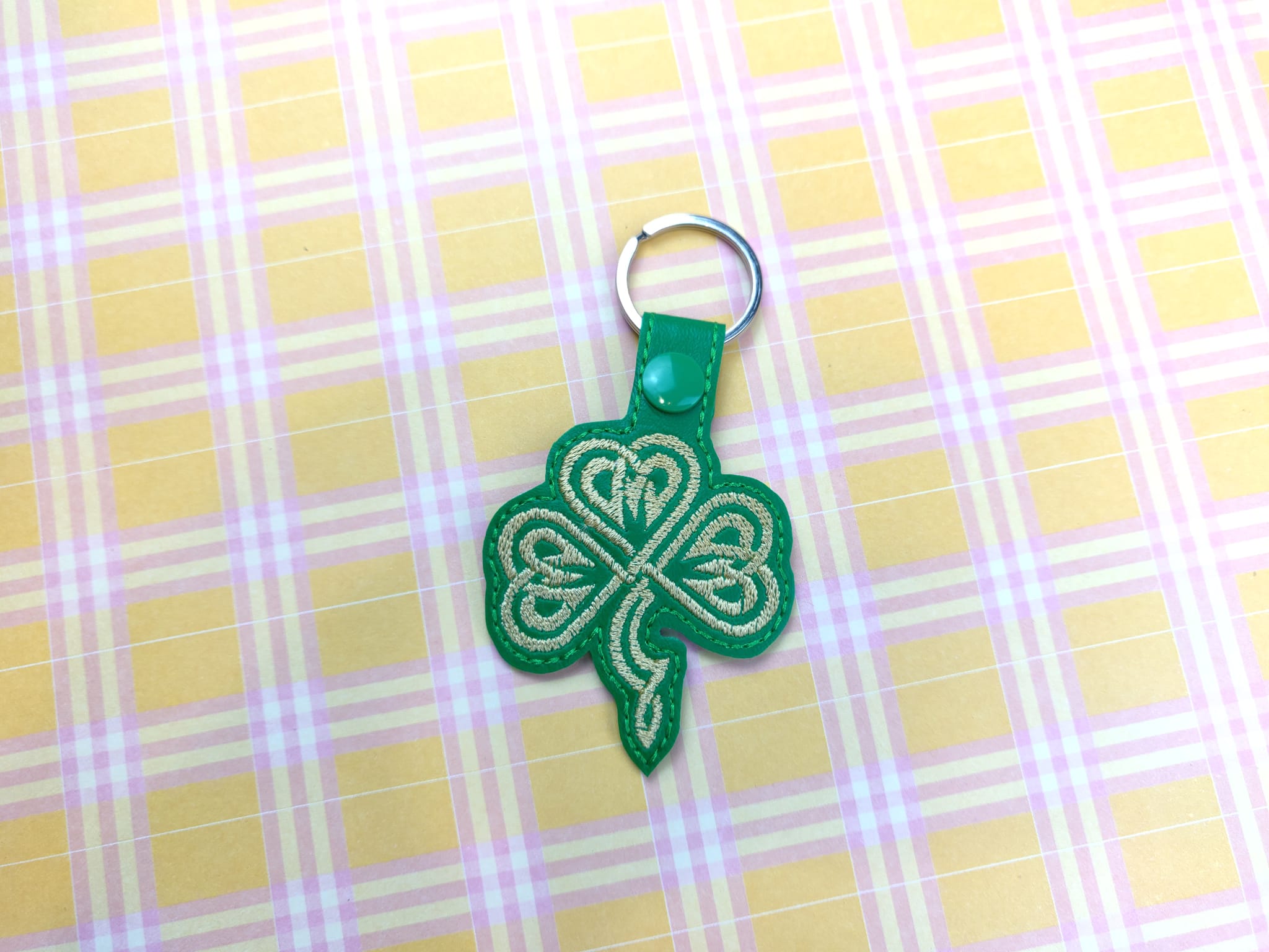 ITH Digital Embroidery Pattern for Celtic Clover I Snap Tab / Key Chai ...