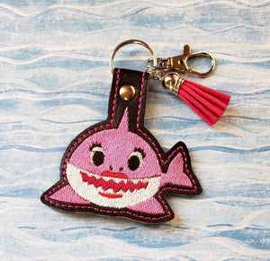 ITH Digital Embroidery Pattern for Mommy Shark Snap Tab / Key Chain, 4X4 Hoop