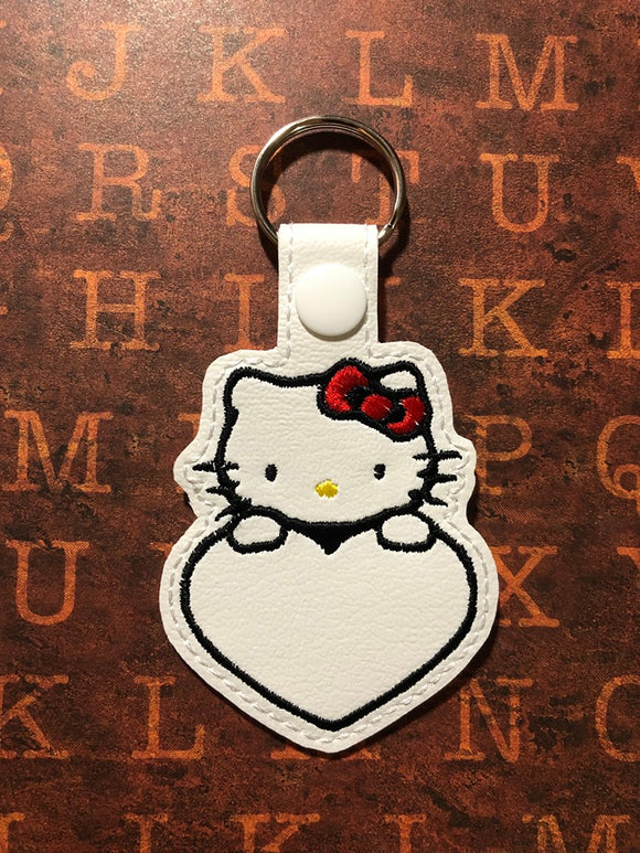 ITH Digital Embroidery Pattern for Cat with Plain Heart Snap Tab / Key Chain, 4X4 Hoop