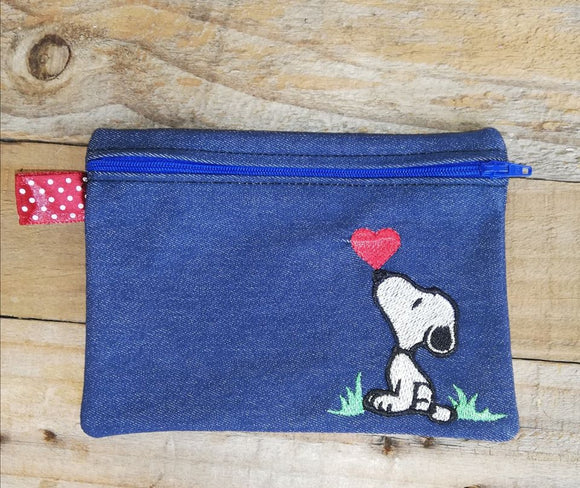 ITH DIgital embroidery Pattern for SNoop Heart Kiss Unlined Zipper Pouch, 5X7 Hoop
