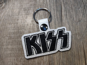 ITH Digital Embroidery Pattern for Kiss Band Key Chain / Snap Tab, 4X4 Hoop